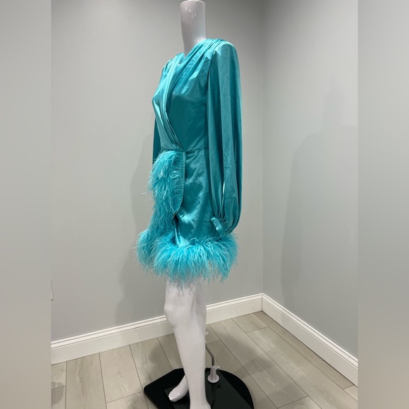 $850 Bronx and Banco
Farah Feather-Hem Minidress size 8 - Picture 10 of 13